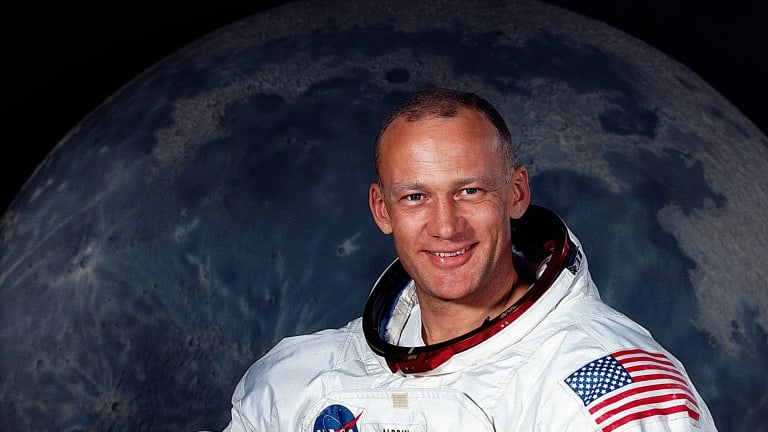 Ivano Gobbato presenta Che cosa ne è stato di te, Buzz Aldrin? - Lurago Legge 2020